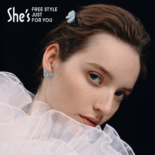 The Fashionable Age Pendant