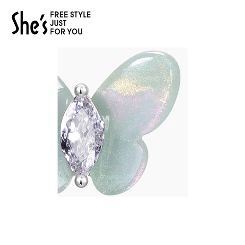 The Fashionable Age Pendant