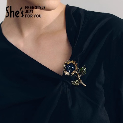 Irises Stud Earrings